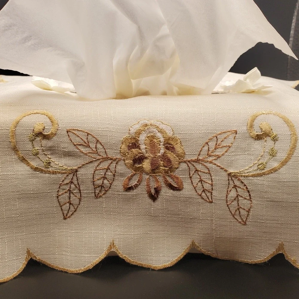 Vintage Embroidered Linen Cloth Floral Tissue Box Cover With‎ Scalloped Edge